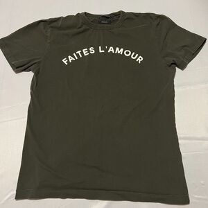 French Connection Women's S FAITES L'AMOUR PAS LA GUERRE Regular T-Shirt